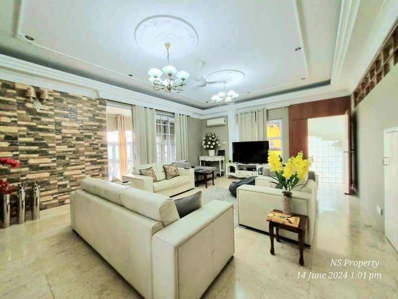 Rumah Banglo untuk Dijual di Seksyen 9 (Shah Alam) - Shiqin Saidin - Living Room - PropertyGuru.com.my