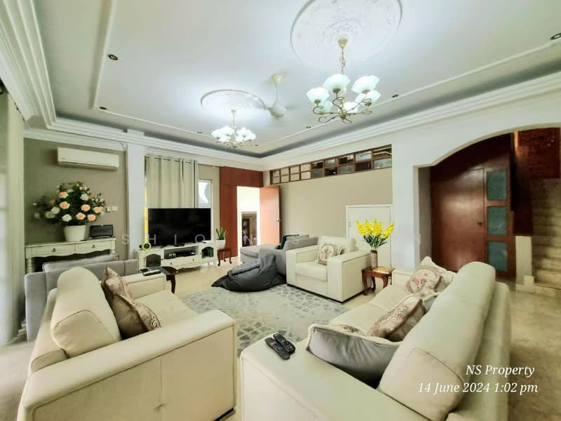Rumah Banglo untuk Dijual di Seksyen 9 (Shah Alam) - Shiqin Saidin - Living Room - PropertyGuru.com.my