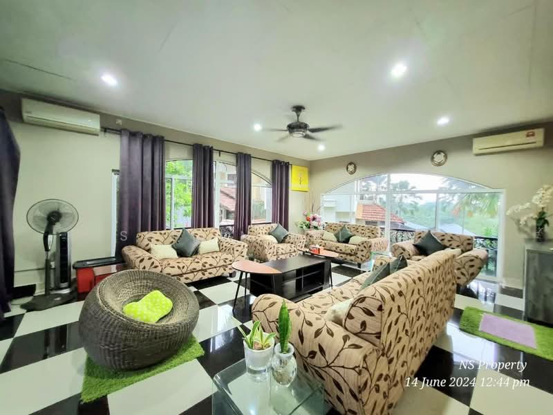 Rumah Banglo untuk Dijual di Seksyen 9 (Shah Alam) - Shiqin Saidin - Living Room - PropertyGuru.com.my