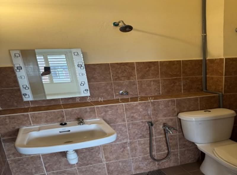 Semi-Detached House for Sale in Bandar Baru Salak Tinggi (Sepang) - Ron Liew - Bathroom - PropertyGuru.com.my