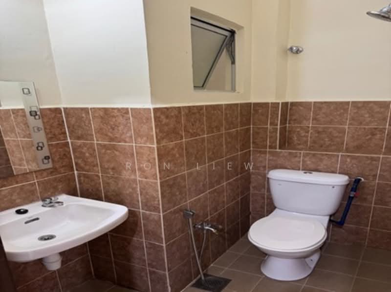 Semi-Detached House for Sale in Bandar Baru Salak Tinggi (Sepang) - Ron Liew - Bathroom - PropertyGuru.com.my