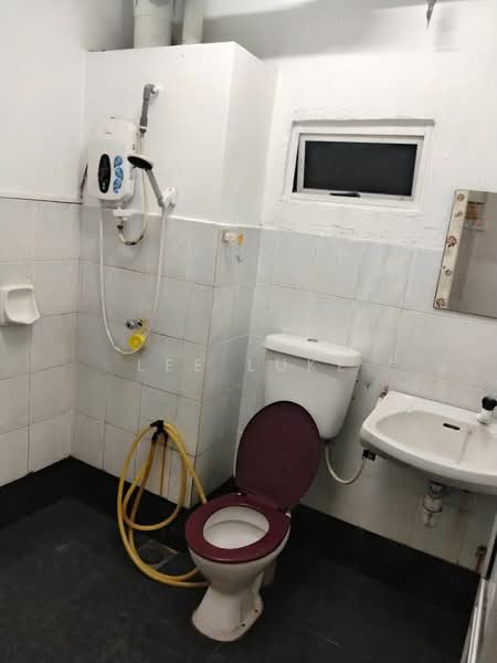 Pangsapuri untuk Disewa di Kinrara Ria - Lee Luke - Bathroom - PropertyGuru.com.my