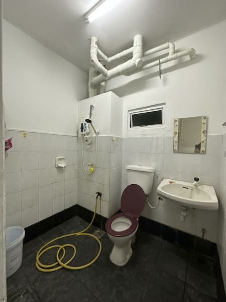 Pangsapuri untuk Disewa di Kinrara Ria - Lee Luke - Bathroom - PropertyGuru.com.my