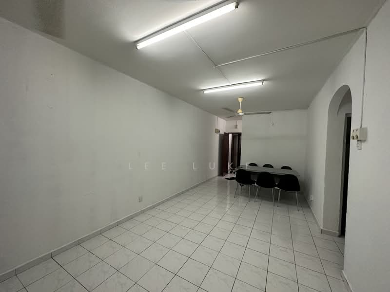 Pangsapuri untuk Disewa di Kinrara Ria - Lee Luke - Living Room - PropertyGuru.com.my