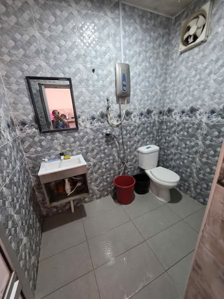 1-storey Terraced House for Sale in Taman Semenanjung (Kulai) - Tok CJ - Bathroom - PropertyGuru.com.my