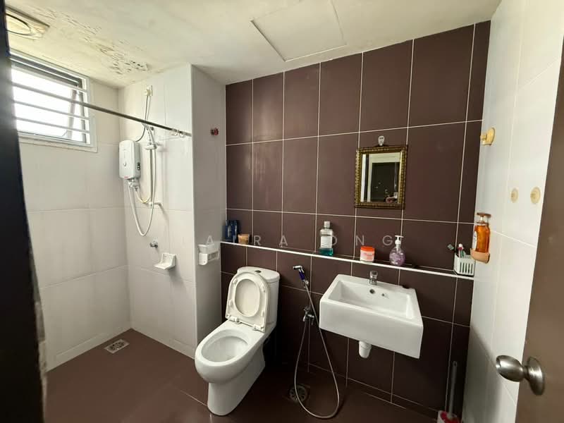 Servis Apartment untuk Dijual di The Garden Residences - Claira Ong - Bathroom - PropertyGuru.com.my