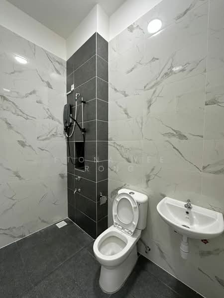 Semi-Detached House for Rent in Johor Bahru (Johor) - Fiona Yee Rong - Bathroom - PropertyGuru.com.my