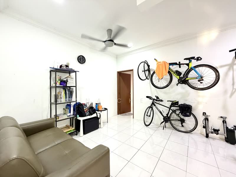 2-storey Terraced House for Sale in Taman Desiran Bayu (Puchong) - Nana Cheah - Living Room - PropertyGuru.com.my
