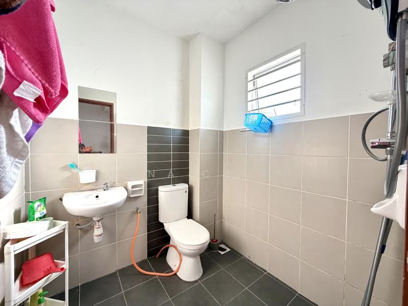 2-storey Terraced House for Sale in Taman Desiran Bayu (Puchong) - Nana Cheah - Bathroom - PropertyGuru.com.my