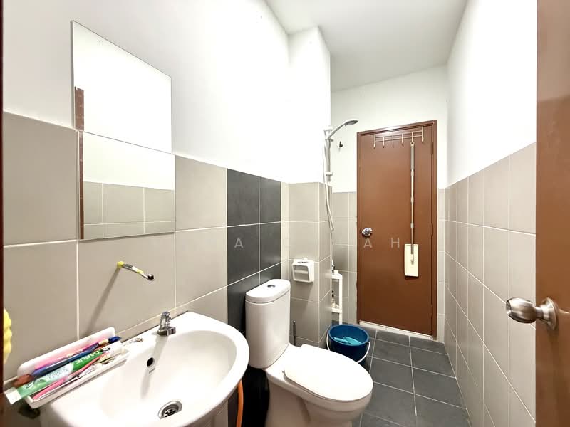 2-storey Terraced House for Sale in Taman Desiran Bayu (Puchong) - Nana Cheah - Bathroom - PropertyGuru.com.my