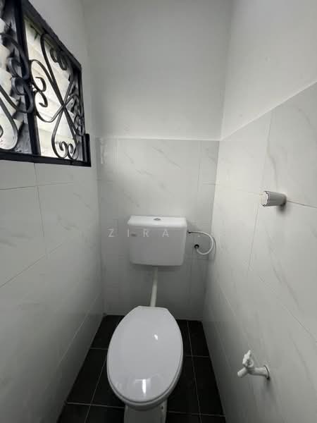 1-storey Terraced House for Sale in Taman Saleng Jaya (Kulai) - Zira . - Bathroom - PropertyGuru.com.my