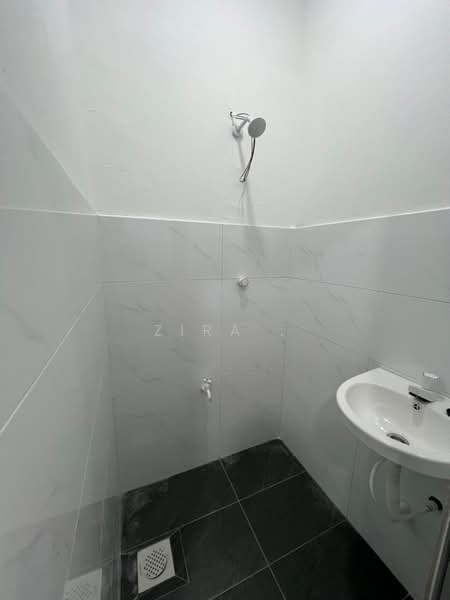 1-storey Terraced House for Sale in Taman Saleng Jaya (Kulai) - Zira . - Bathroom - PropertyGuru.com.my