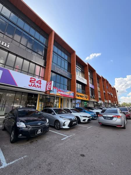Shop for Rent in Tampoi (Johor) - Julie Yew - Exterior - PropertyGuru.com.my