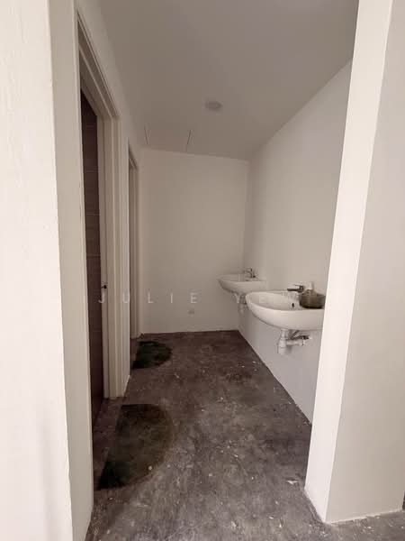Shop for Rent in Tampoi (Johor) - Julie Yew - Bathroom - PropertyGuru.com.my