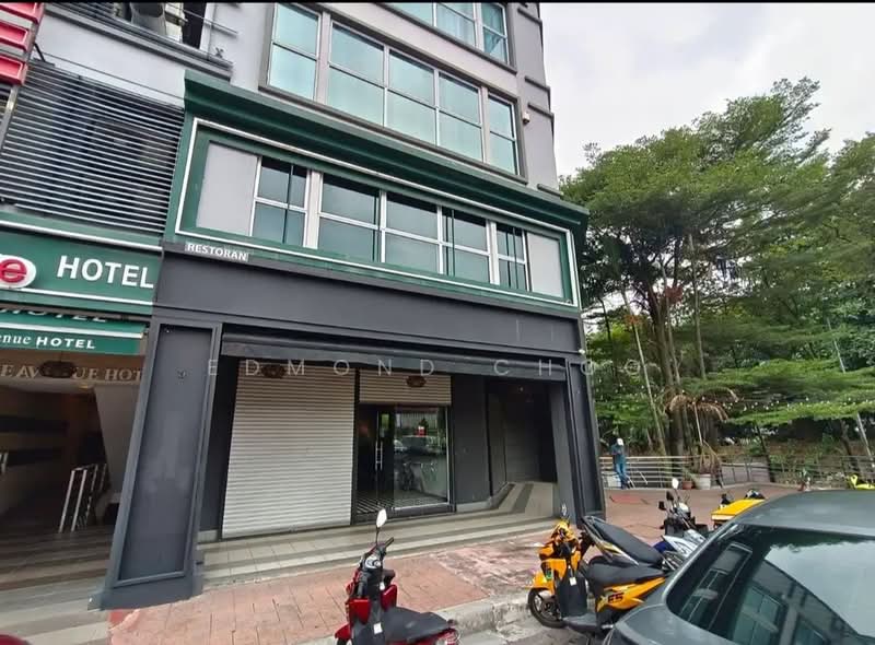 Dataran pelangi utama kayu ara corner ground floor - 3