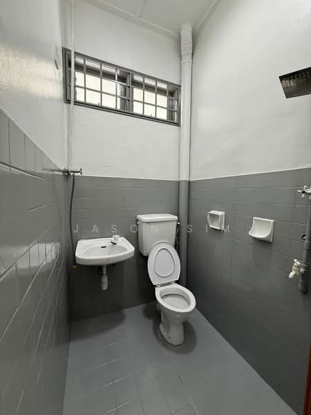 Rumah Teres 1 Tingkat untuk Dijual di Taman Molek (Johor Bahru) - Jason Sim - Bathroom - PropertyGuru.com.my