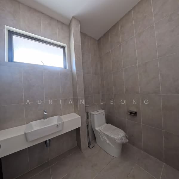 2-storey Terraced House for Sale in Bandar Kinrara (Selangor) - Adrian Leong - Bathroom - PropertyGuru.com.my