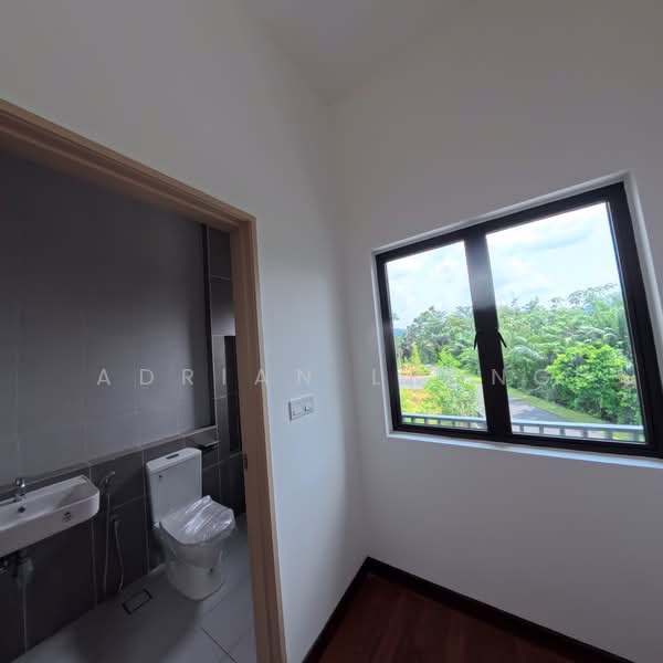 2-storey Terraced House for Sale in Bandar Kinrara (Selangor) - Adrian Leong - Bathroom - PropertyGuru.com.my