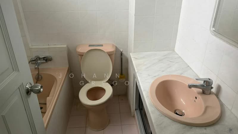 Kondominium untuk Dijual di Kondominium Sejahtera - Johann Paul Gregory - Bathroom - PropertyGuru.com.my