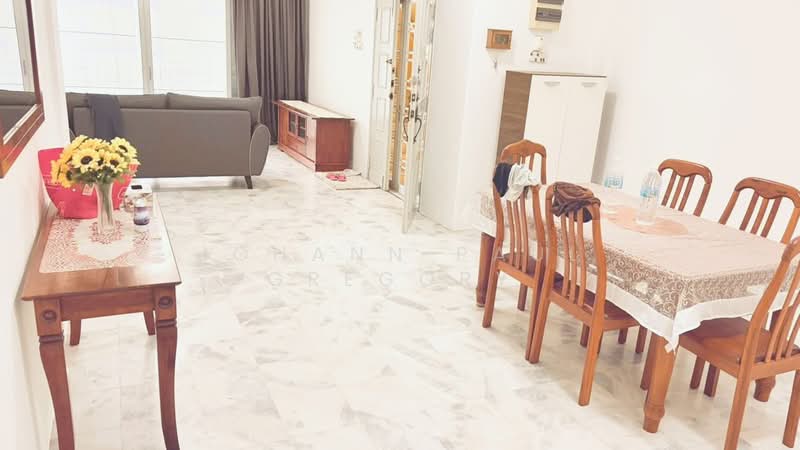 Kondominium untuk Dijual di Kondominium Sejahtera - Johann Paul Gregory - Living Room - PropertyGuru.com.my