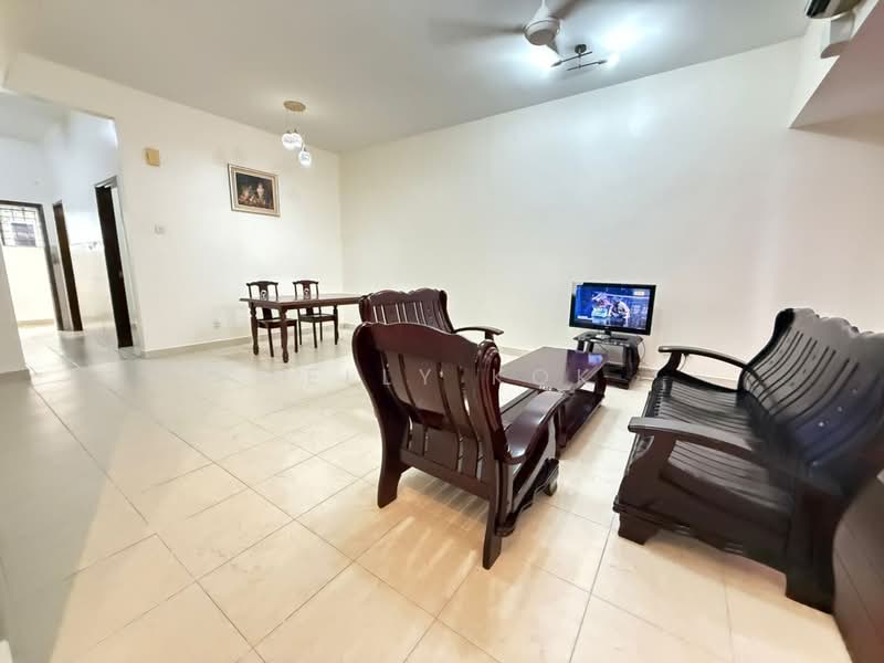 Townhouse for Sale in Sungai Buloh (Selangor) - Kelly Kok - Living Room - PropertyGuru.com.my