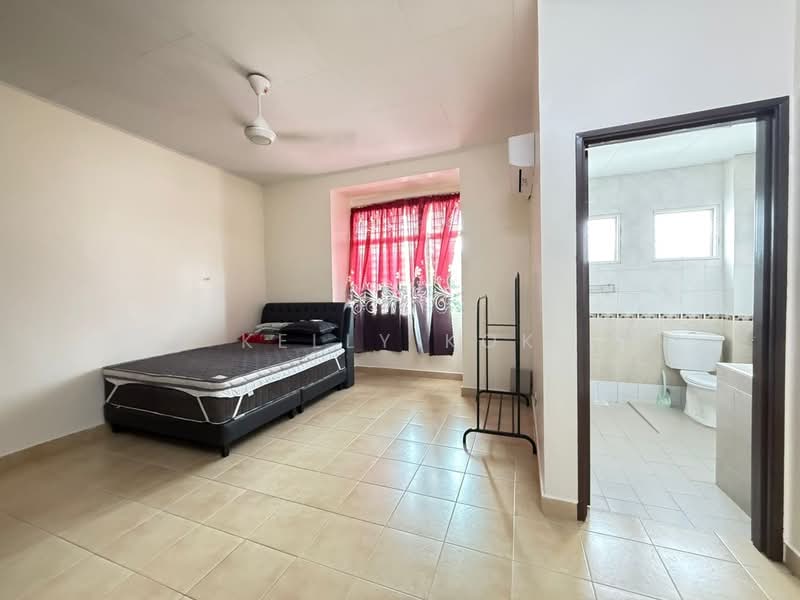 Rumah Bandar untuk Dijual di Desa Coalfields (Ijok) - Poh Kwen Kok - Bedroom - PropertyGuru.com.my