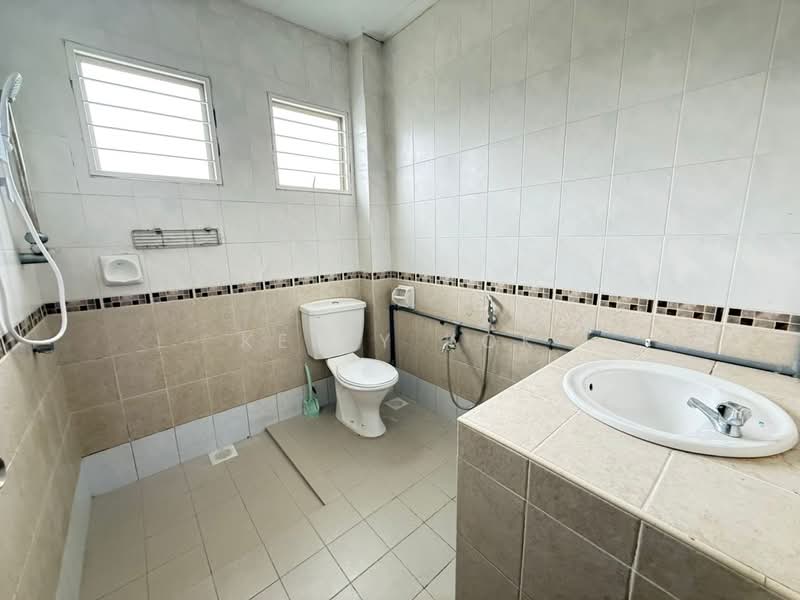 Rumah Bandar untuk Dijual di Desa Coalfields (Ijok) - Poh Kwen Kok - Bathroom - PropertyGuru.com.my