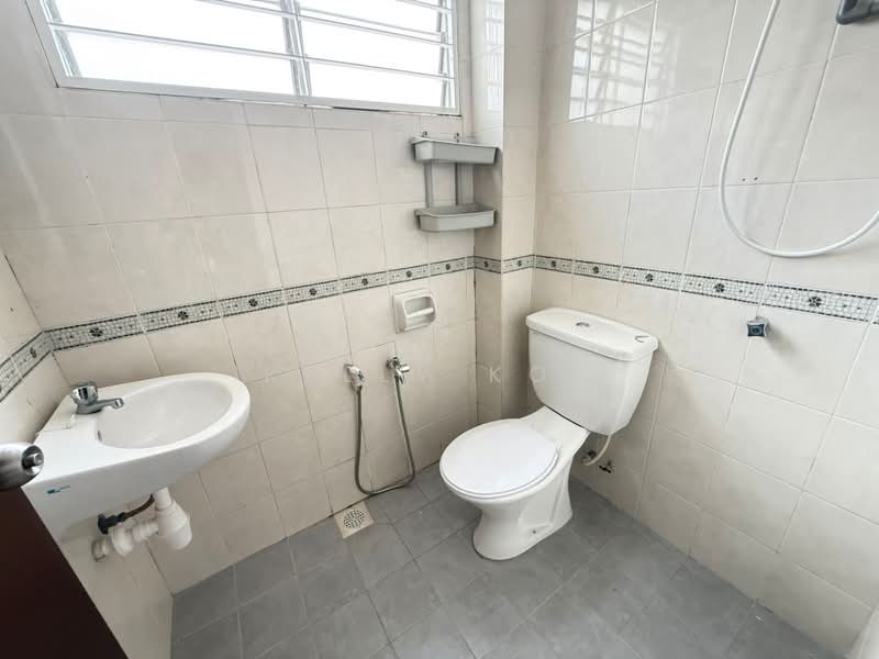 Rumah Bandar untuk Dijual di Desa Coalfields (Ijok) - Poh Kwen Kok - Bathroom - PropertyGuru.com.my
