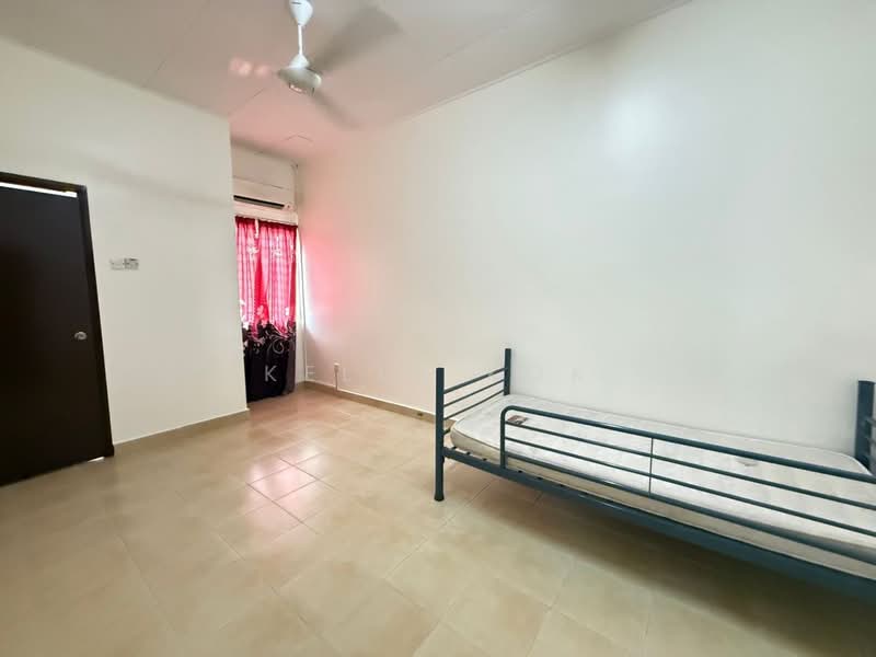 Rumah Bandar untuk Dijual di Desa Coalfields (Ijok) - Poh Kwen Kok - Bedroom - PropertyGuru.com.my