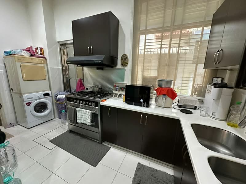 3-storey Terraced House for Sale in Setia Pearl Island (Bayan Lepas) - Hui Xing - Kitchen - PropertyGuru.com.my