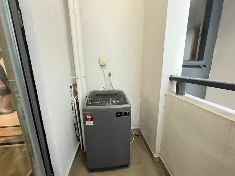 Servis Apartment untuk Disewa di R&F Princess Cove Phase 1 - Daphne Lee - Balcony - PropertyGuru.com.my