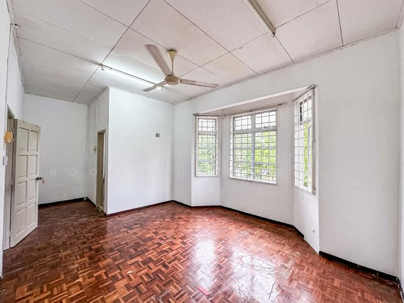 Rumah Teres 2 Tingkat untuk Dijual di Taman Lestari Putra (Seri Kembangan) - Noor Aini Bt Ayob - Living Room - PropertyGuru.com.my
