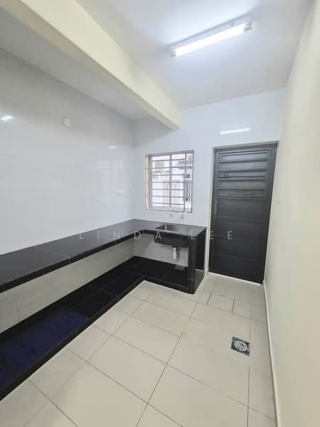 2-storey Terraced House for Rent in Skudai (Johor) - Linda Lee - Kitchen - PropertyGuru.com.my