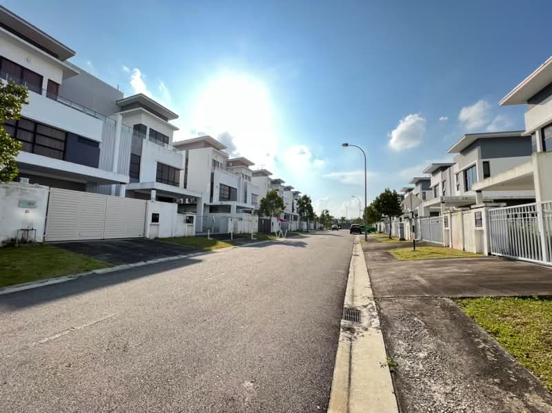 The Canal Garden South, Horizon Hills - 3