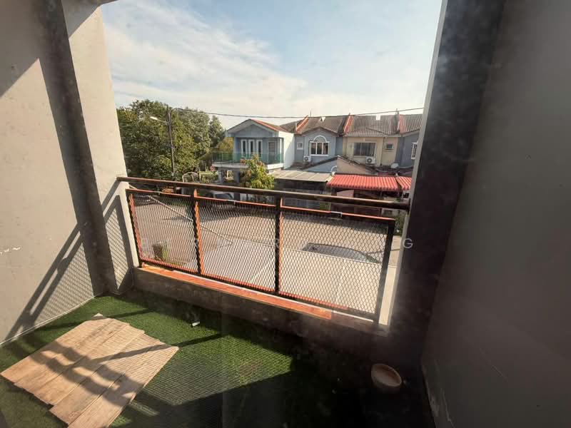 Rumah Teres 2 Tingkat untuk Dijual di Bandar Tasik Puteri (Rawang) - Bernard Ong - Balcony - PropertyGuru.com.my