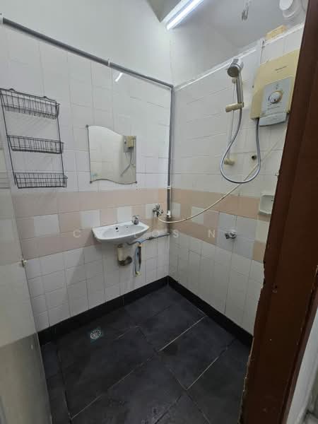 Apartment for Rent at Sri Anggerik 1 - Carlos Ng - Bathroom - PropertyGuru.com.my
