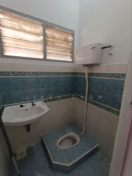 Rumah Teres 1 Tingkat untuk Disewa di Lahat (Perak) - Jerry Chow - Bathroom - PropertyGuru.com.my
