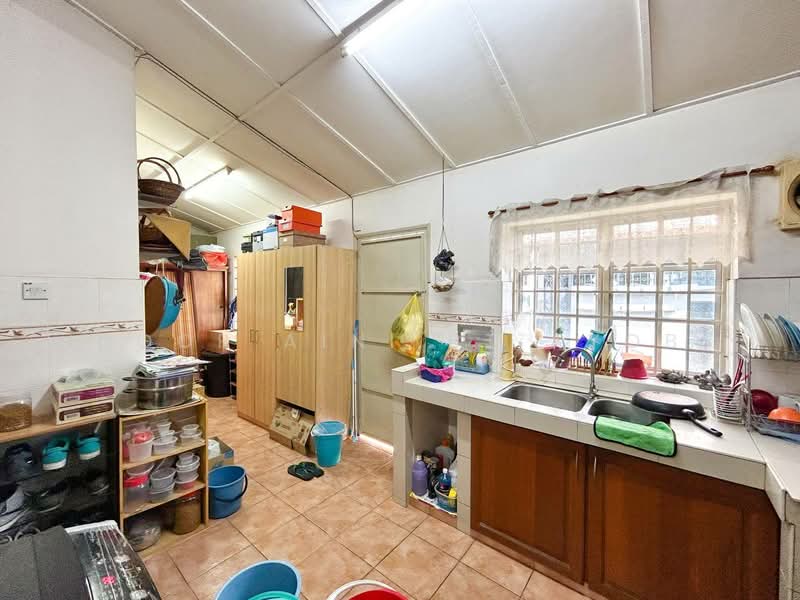 1-storey Terraced House for Sale in Taman Tun Dr Ismail (Kuala Lumpur) - Noor Aini Bt Ayob - Kitchen - PropertyGuru.com.my