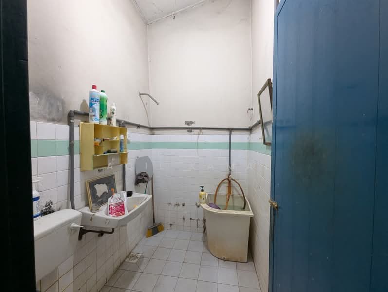 Rumah Teres untuk Dijual di Seksyen 11 (Shah Alam) - Aqil Kamal - Bathroom - PropertyGuru.com.my