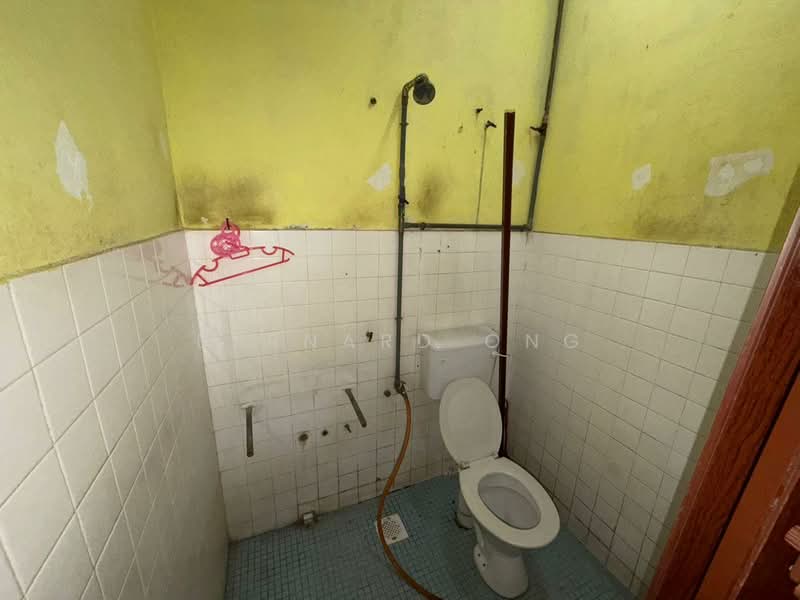 Rumah Teres 1 Tingkat untuk Dijual di Batu Arang (Selangor) - Bernard Ong - Bathroom - PropertyGuru.com.my