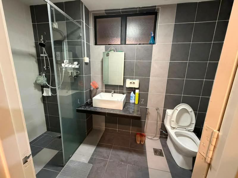 Kondominium untuk Disewa di Upper East @ Tiger Lane - Lee Muzi - Bathroom - PropertyGuru.com.my