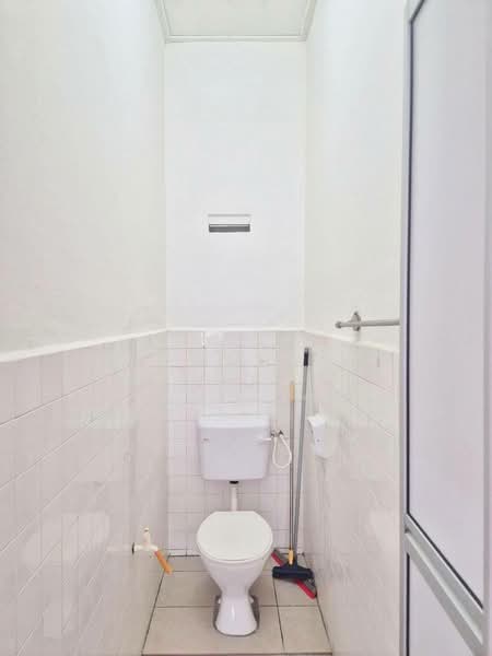 Rumah Teres 1 Tingkat untuk Disewa di Taman Johor Jaya (Johor Bahru) - Daphne Lee - Bathroom - PropertyGuru.com.my