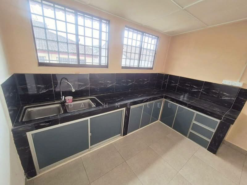 Rumah Teres 1 Tingkat untuk Disewa di Taman Johor Jaya (Johor Bahru) - Daphne Lee - Kitchen - PropertyGuru.com.my