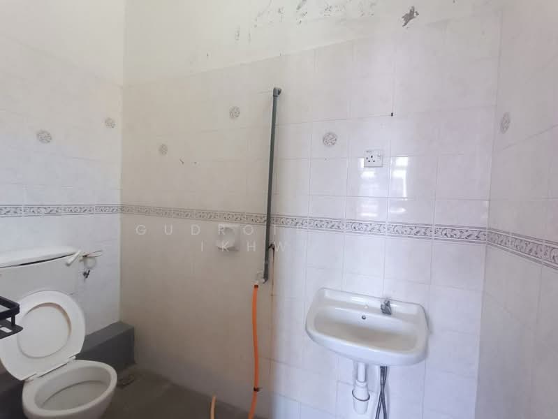 2-storey Terraced House for Sale in Taman Bukit Angsana (Cheras) - Gudrotullah Ikhwan - Bathroom - PropertyGuru.com.my