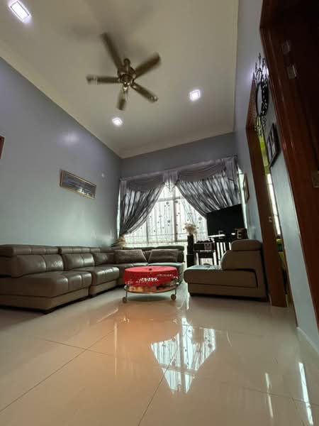 Rumah Teres 2 Tingkat untuk Dijual di Taman Mount Austin (Tebrau) - Calvin Lee - Living Room - PropertyGuru.com.my