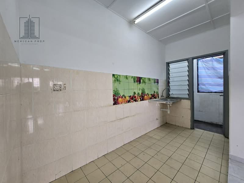 Apartment for Sale at Pangsapuri Subang Suria - Amni Manan - Kitchen - PropertyGuru.com.my