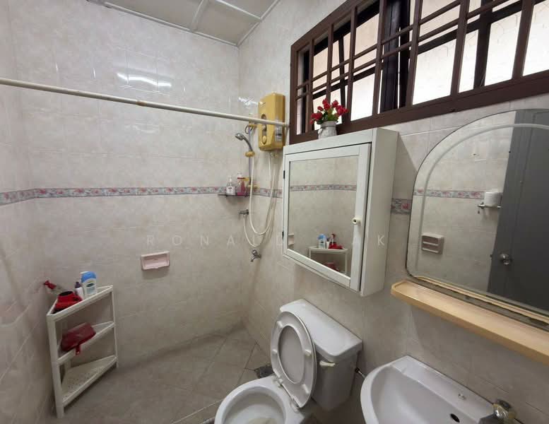Semi-Detached House for Sale in Taman Sentosa (Johor Bahru) - Ronald Mak - Bathroom - PropertyGuru.com.my