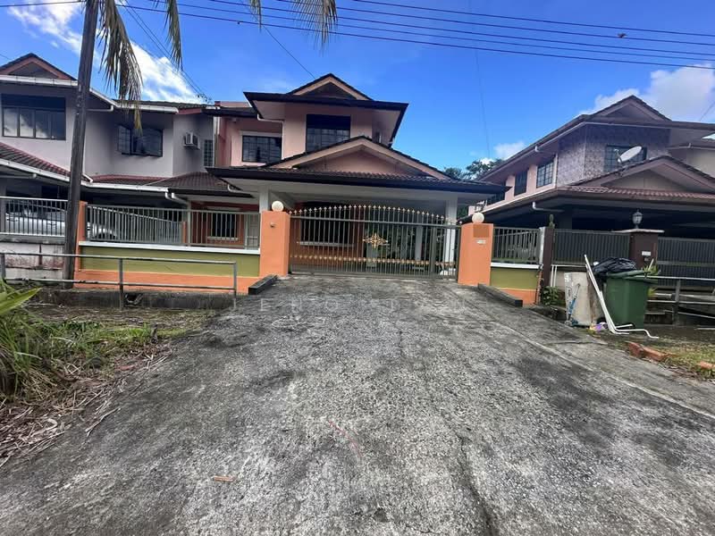 Semi detached house at taman sarmax nearly sentosa Farley supermarket for rent - 1