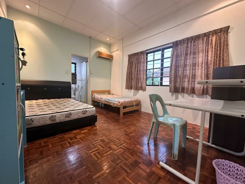 Semi detached house at taman sarmax nearly sentosa Farley supermarket for rent - 2