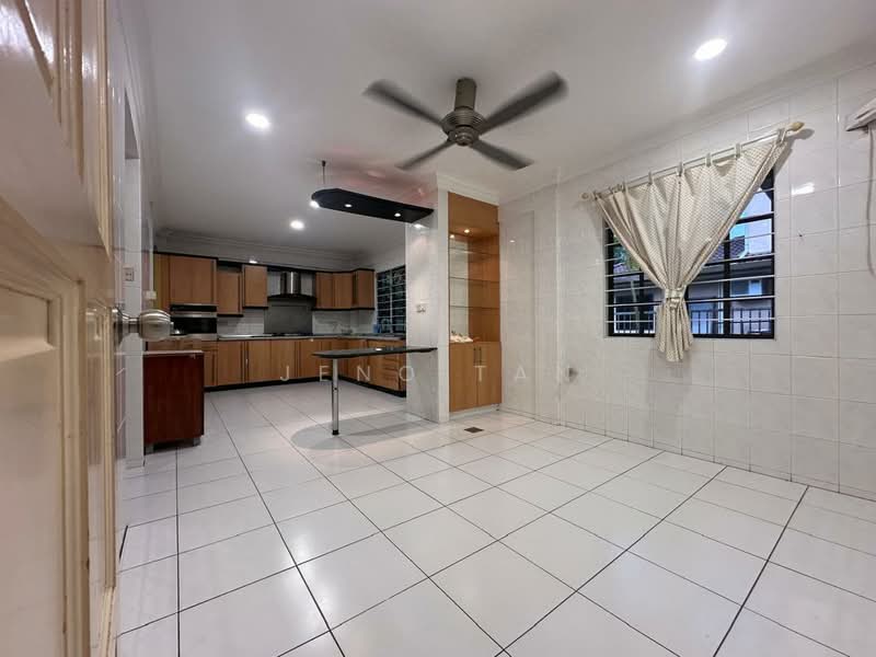 Semi-Detached House for Rent in Kuching (Sarawak) - Jeno Tan - Kitchen - PropertyGuru.com.my